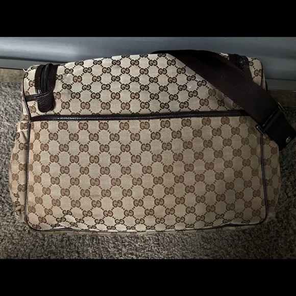 Authentic Gucci Travel Bag. - Picture 2 of 7